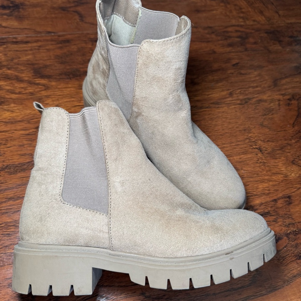 Esprit Light Tan Ankle Booties